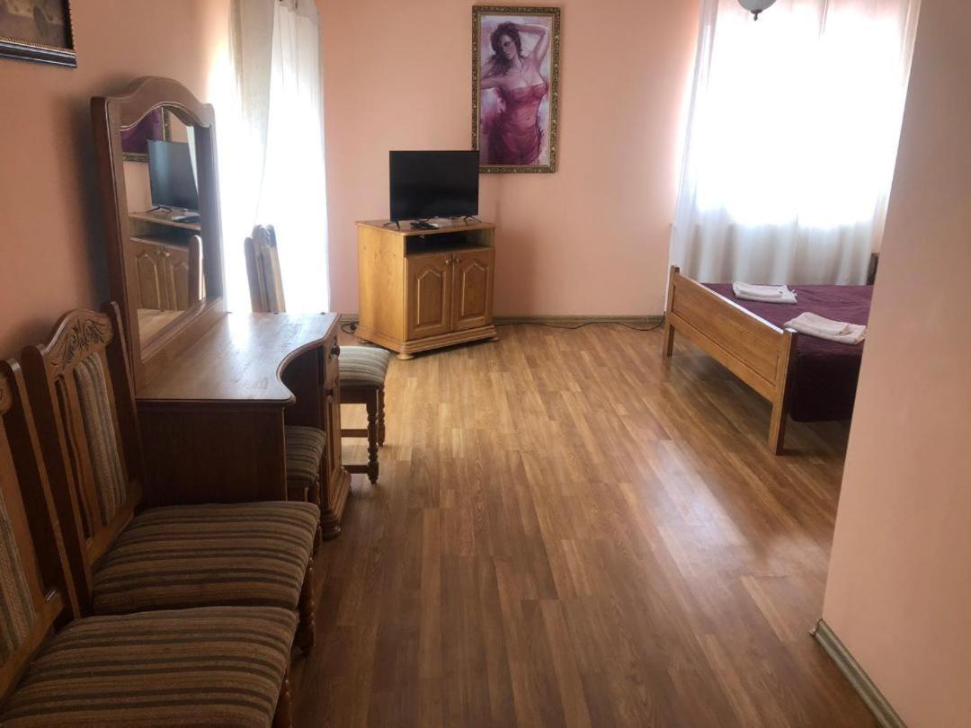 Hotel Nikolet Mukačevo Exteriér fotografie